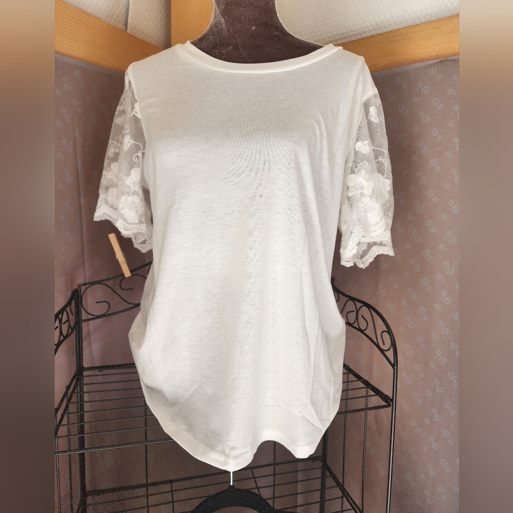 Super cute tee with lacy sleeves! Brand new with boutique tag! Size XXL. Ivory.